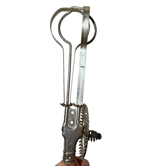 Vintage Egg Beater Hand Mixer Red Wood Handle Made in USA - Picture 6 of 11